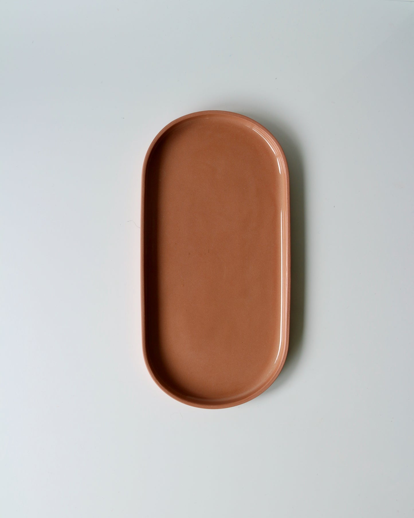 OVAL SERVING TRAY IN RHUBARB