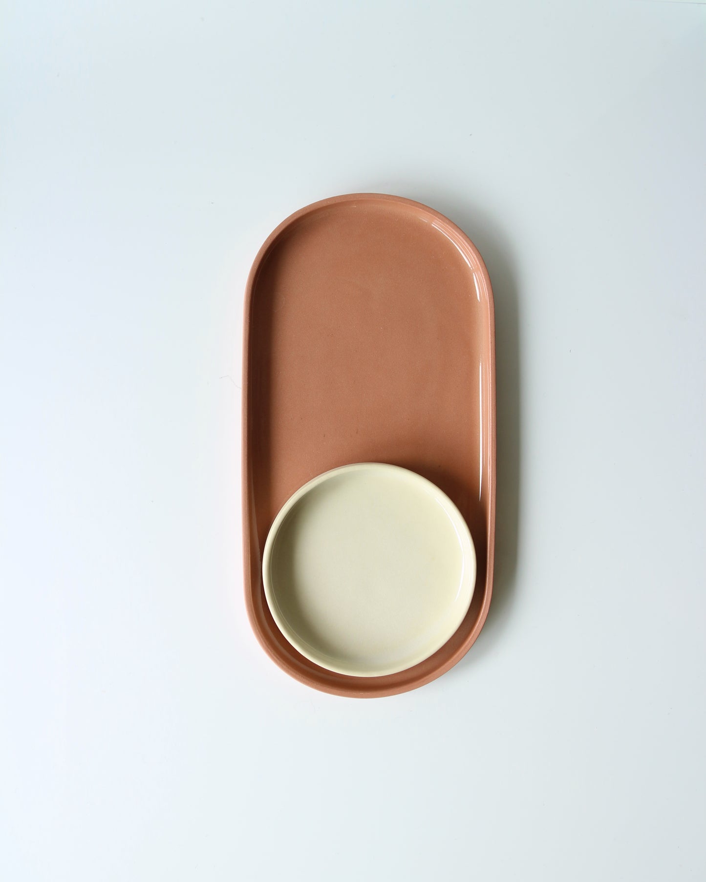 OVAL SERVING TRAY IN RHUBARB