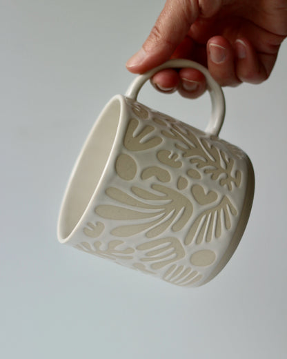 ABSTRACT TEA MUG IN WHITE