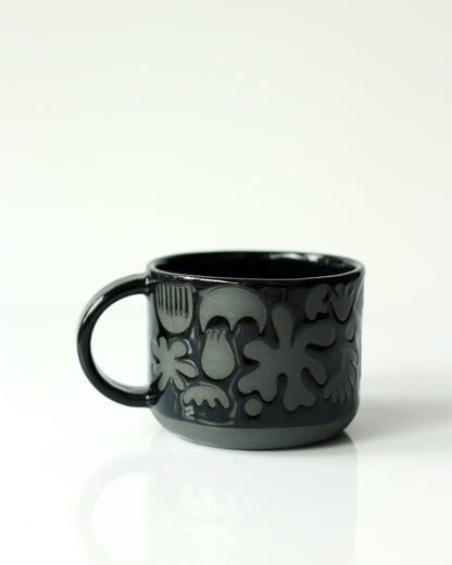 ABSTRACT MATCHA MUG IN BLACK
