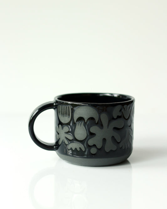 ABSTRACT MATCHA MUG IN BLACK