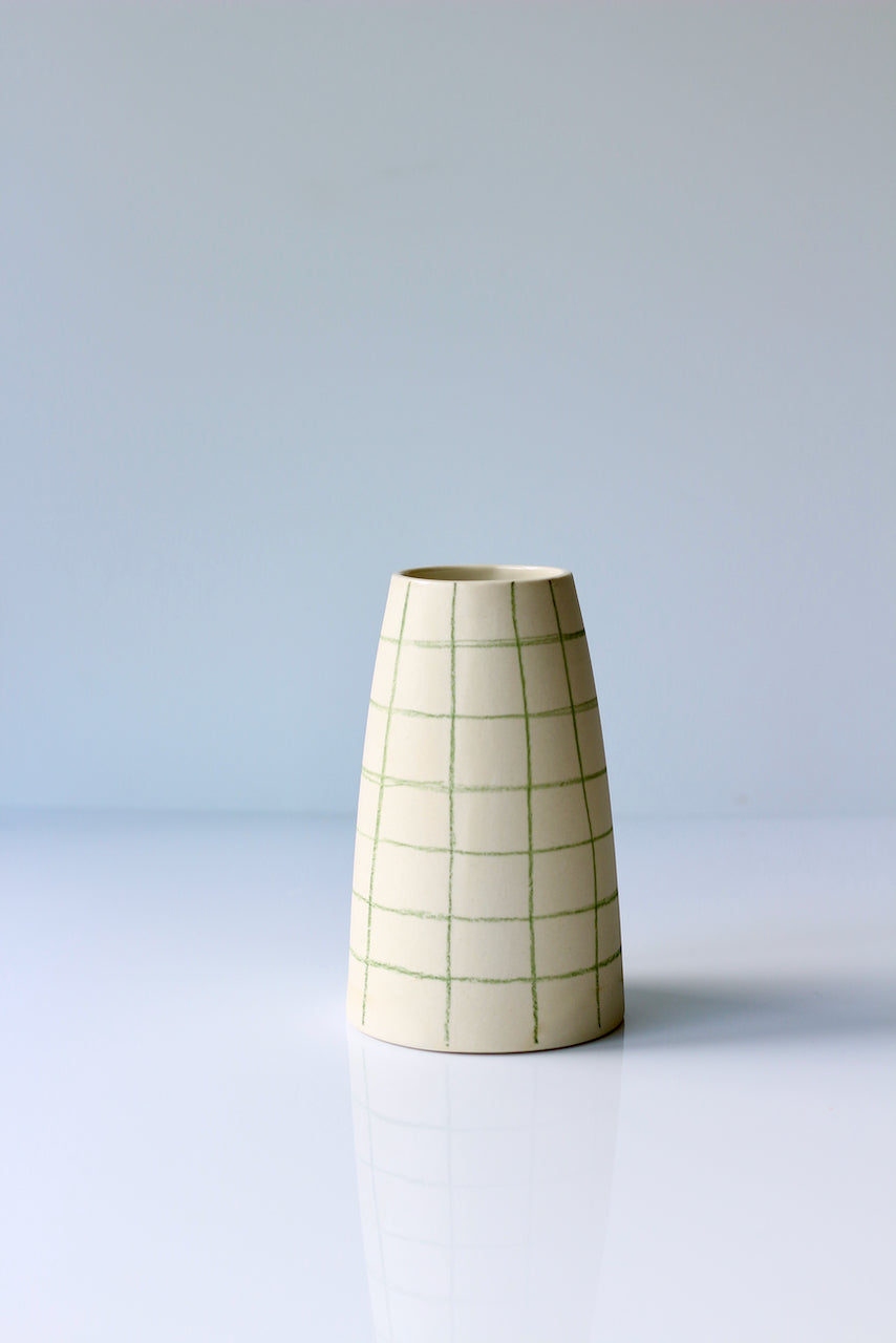 TAPERED VASE WITH GREEN GRID