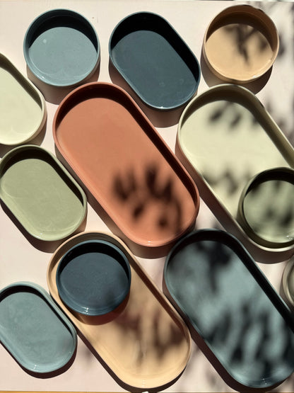 OVAL SERVING TRAY IN RHUBARB