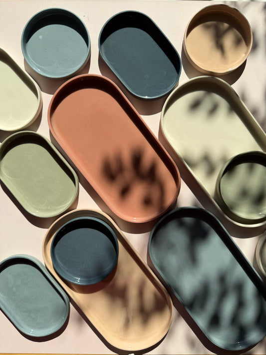 OVAL SERVING TRAY IN RHUBARB