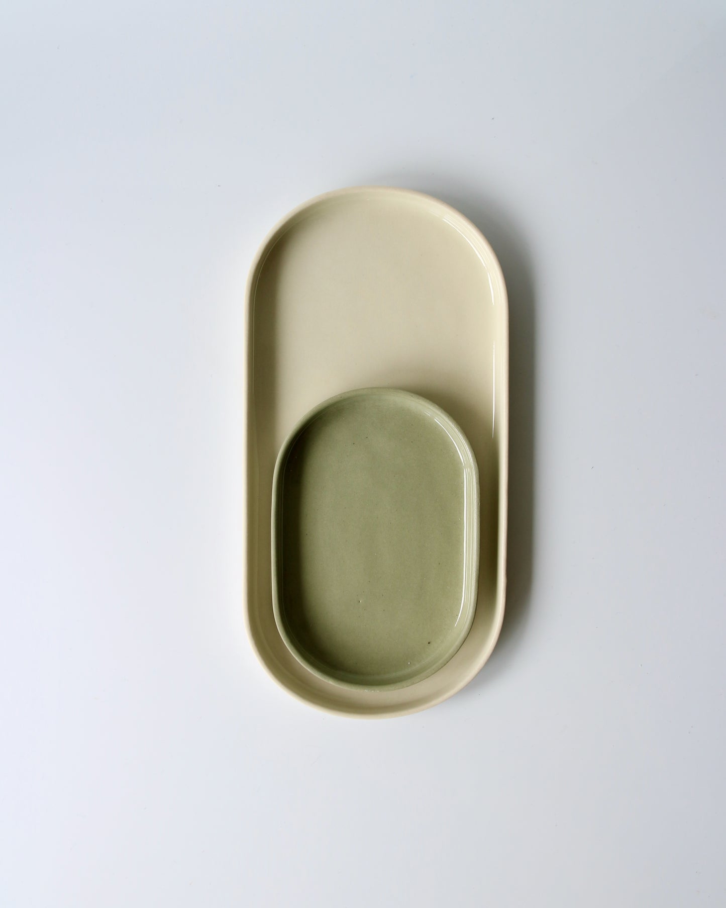 OVAL SERVING TRAY IN MILK