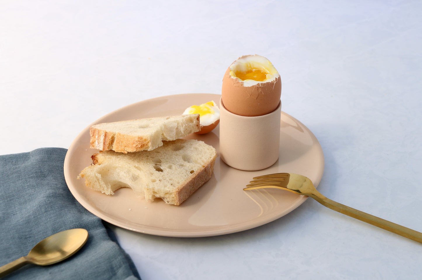 EGG CUP IN PEACH