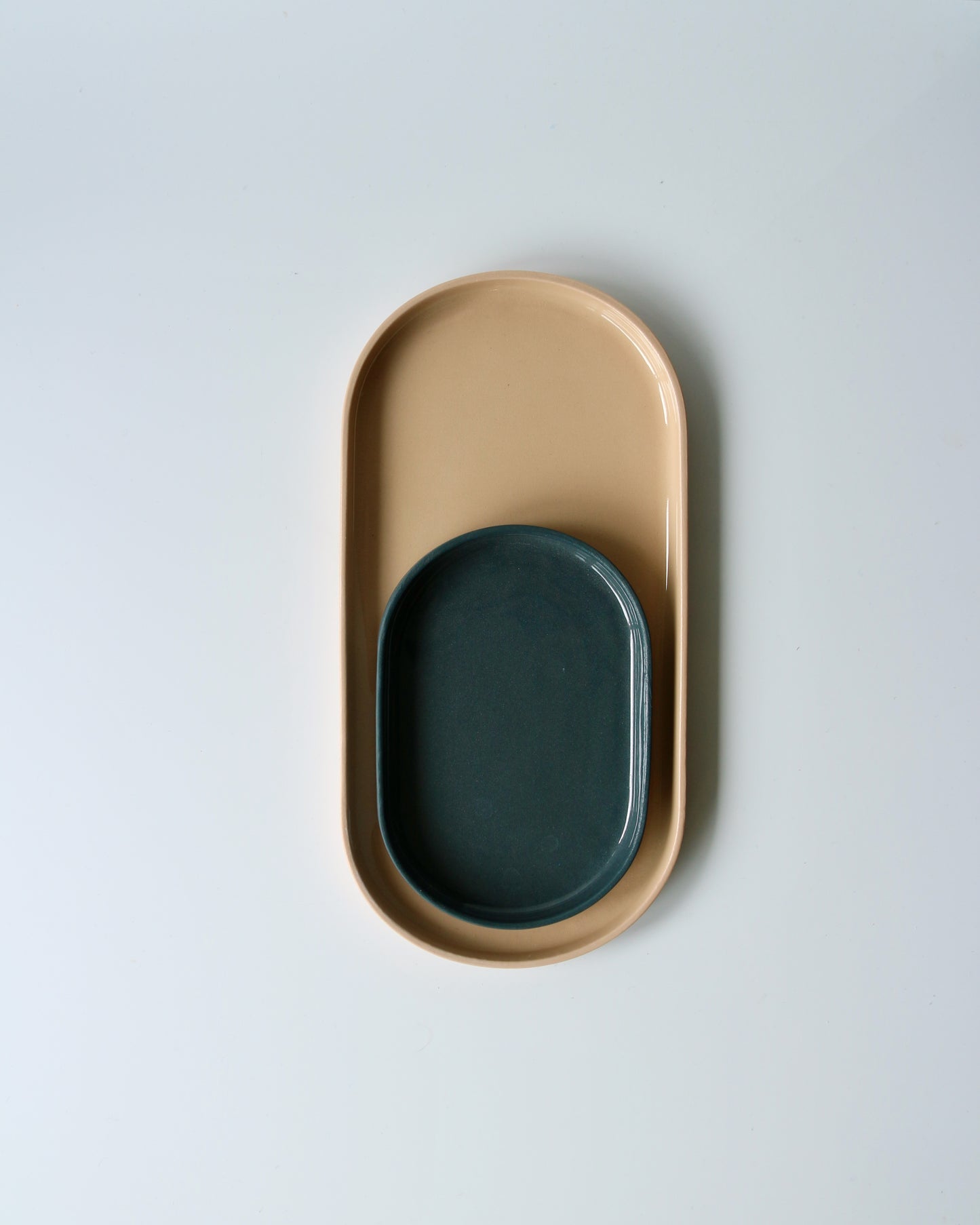 OVAL SERVING TRAY IN PEACH